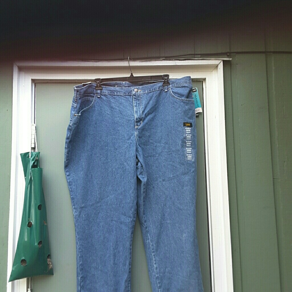 LEE Women's Relaxed Fit Blue Jeans  26W BRAND NEW